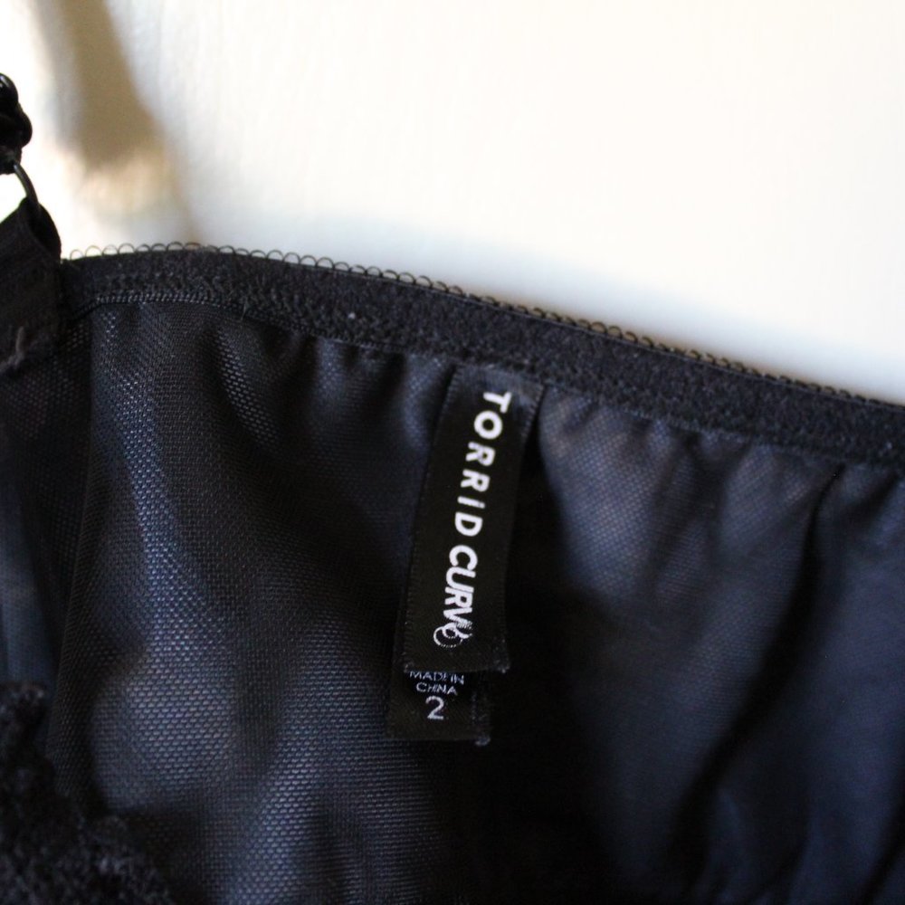 TORRID BLACK FLORAL LIGHTLY LINED MICROFIBER PLUNGE BRALETTE - Picture 5 of 6